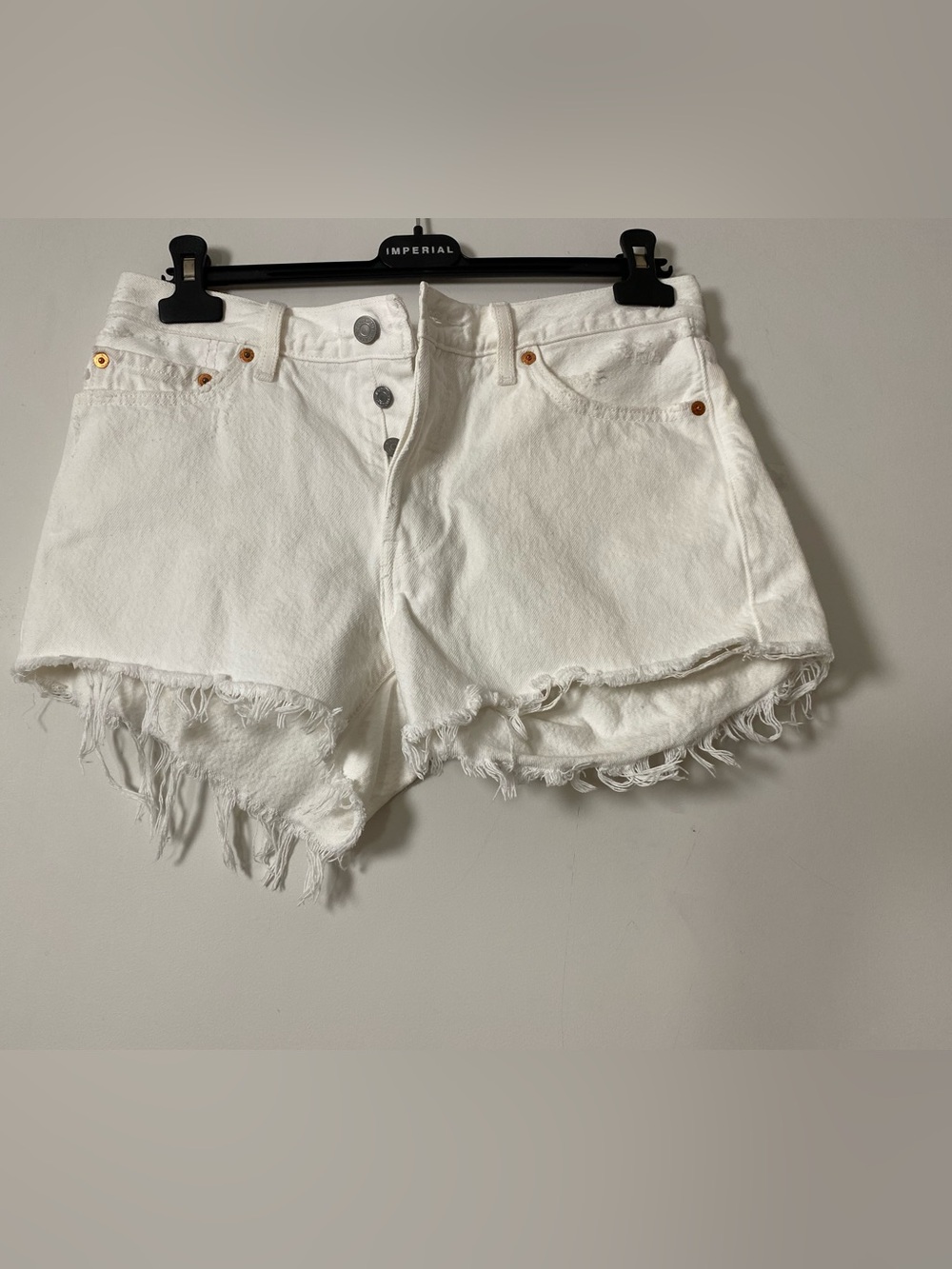 Lévis White frayed Denim Shorts - Women